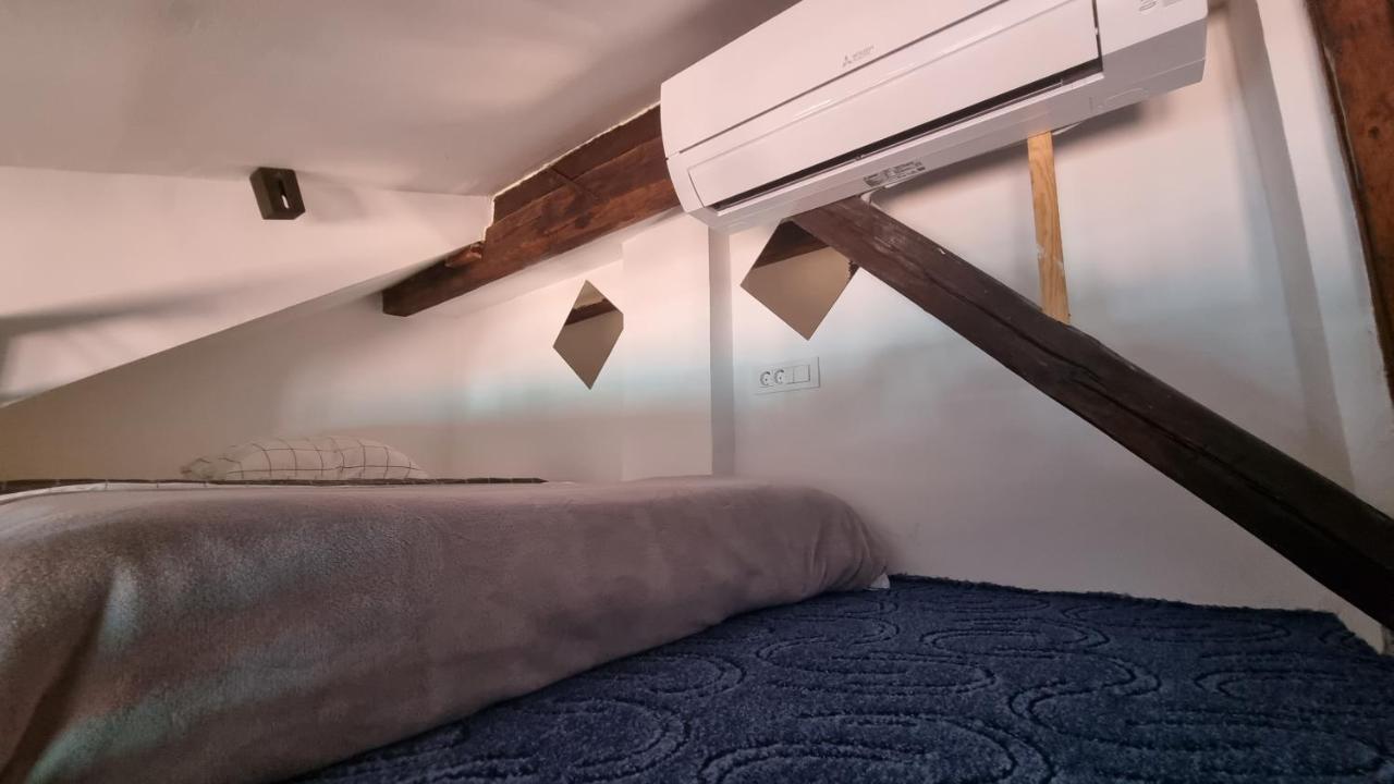 Steep-Climb Attic Studio W Floor Heating, Two Beds & 55" Tv Lejlighed Zagreb Eksteriør billede