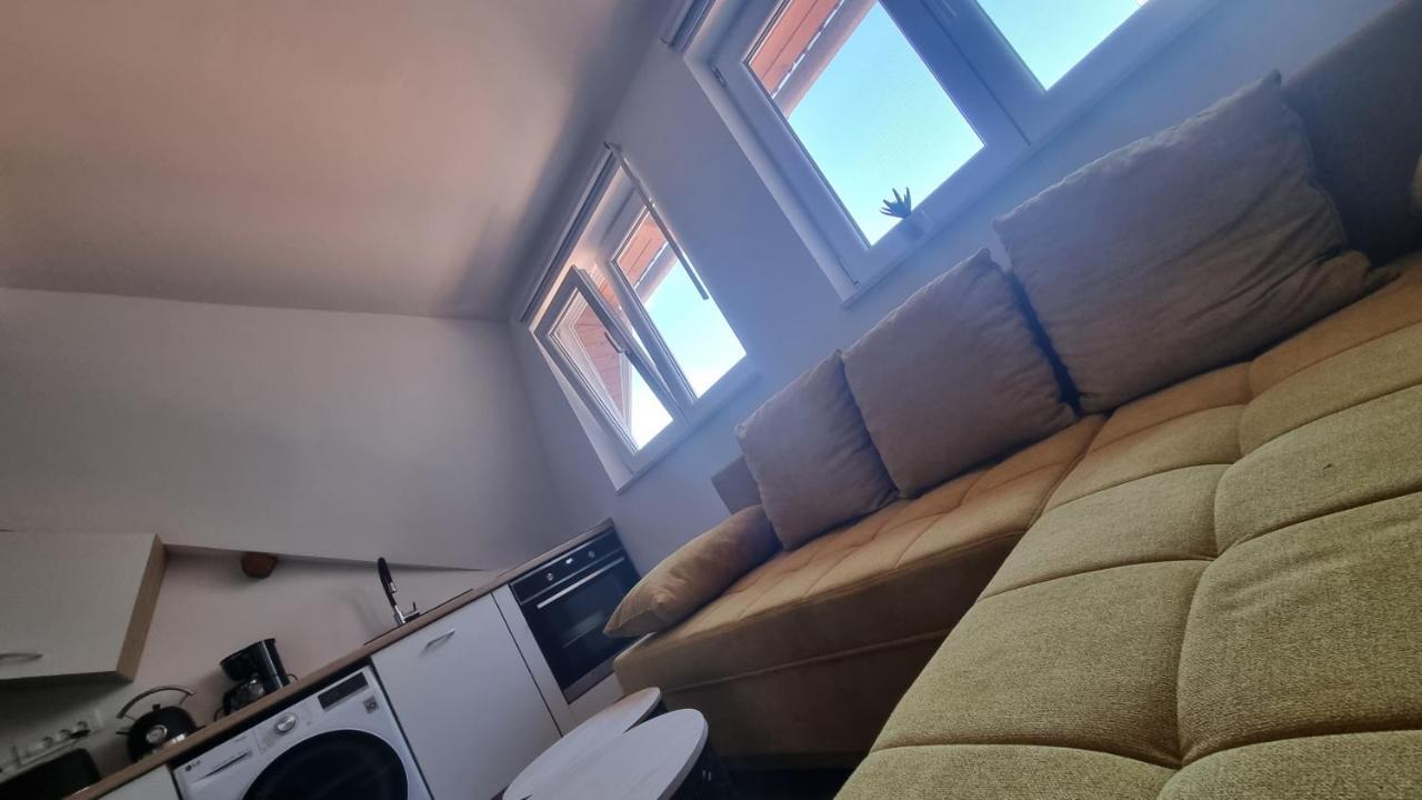 Steep-Climb Attic Studio W Floor Heating, Two Beds & 55" Tv Lejlighed Zagreb Eksteriør billede