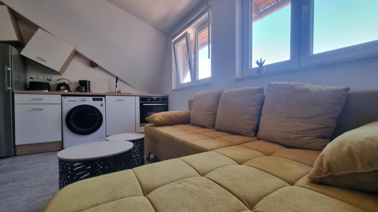 Steep-Climb Attic Studio W Floor Heating, Two Beds & 55" Tv Lejlighed Zagreb Eksteriør billede